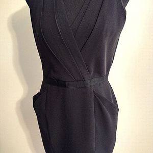 The limited black dress with pockets size 4